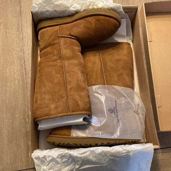 UGG tall boots color chestnut women’s size 8- in original box - Picture 3 of 5